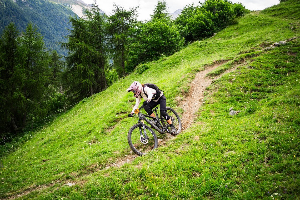 36 - Ines findet sich gut ins Rennenfahren zurück und beendet den ersten Tag auf Platz 1  Sobald eine Startummer am Rad ist, gibt sie Gas  - Foto (c) Max Schumannjpg jpg