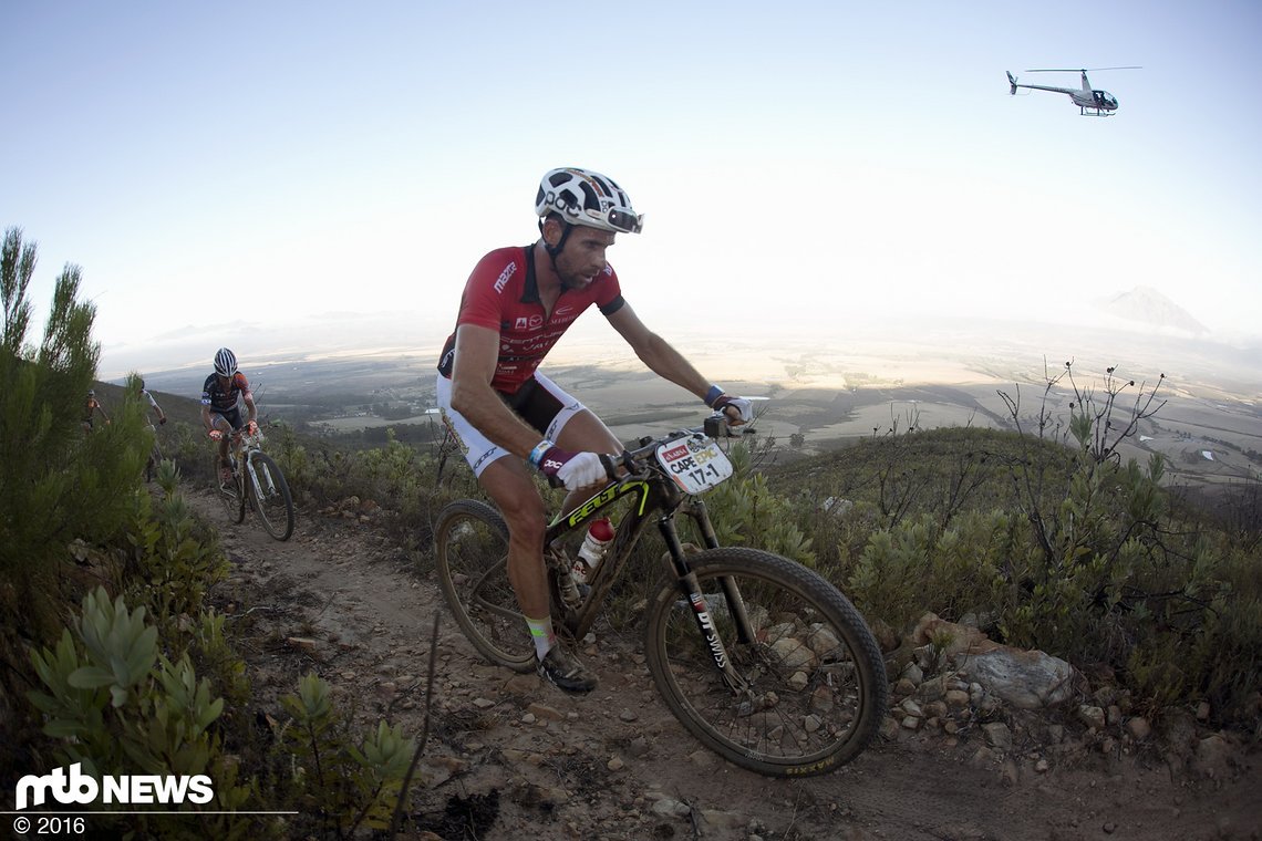 Nicola Rohrbach auf dem Weg zu seinem ersten Etappensieg beim Cape Epic.