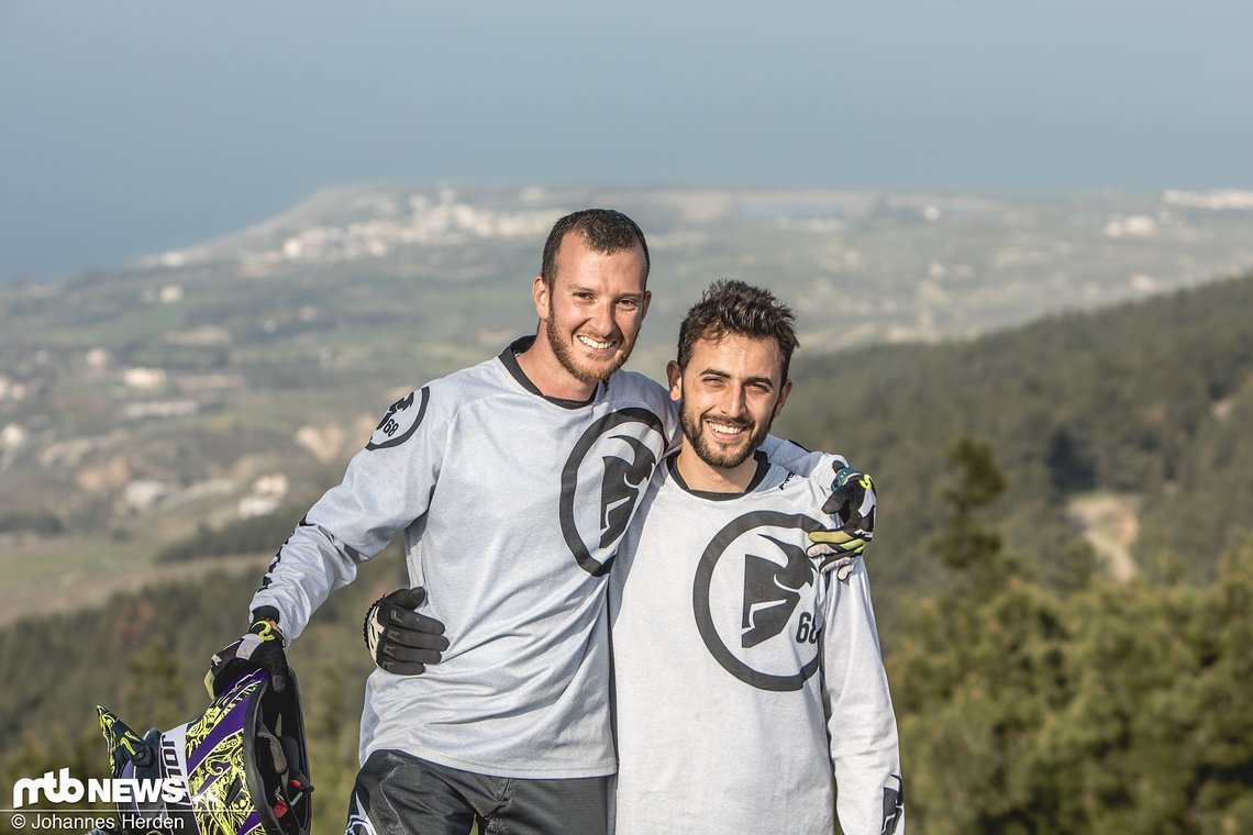 Unser beiden griechischen Mitstreiter Giorgios und Thanasis - maßgeblich am Trailbau mit den Trail Brothers beteiligt.