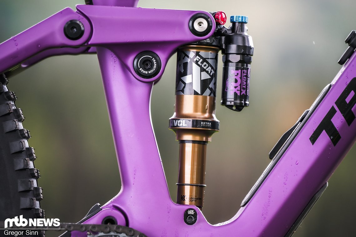 Der Dämpfer kann wahlweise mit 60 mm oder 65 mm Hub gefahren werden.