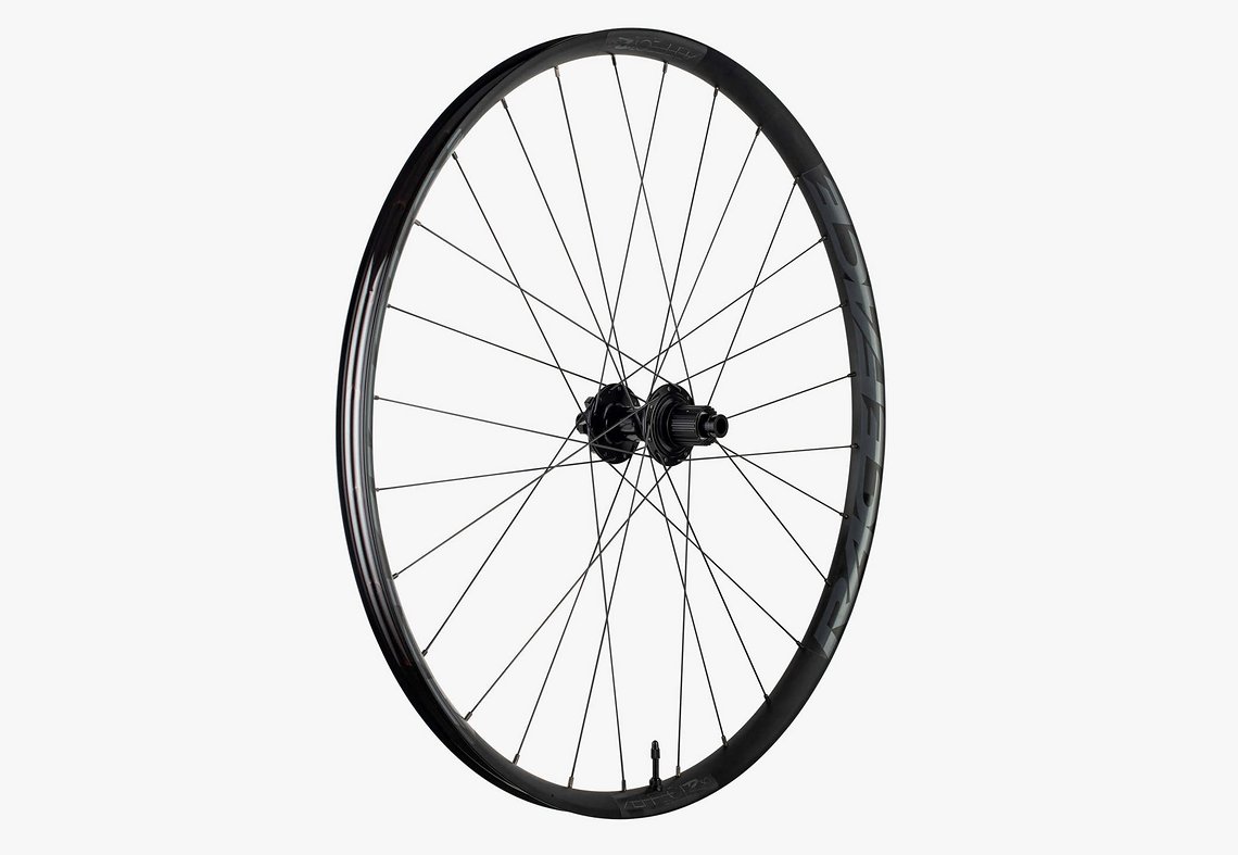 aeffectr-my21-wheel-30mm-back-black-rotation-2-pdp-3x-2100x1449-aae8380c-9498-425e-8d47-187c17c0bc53