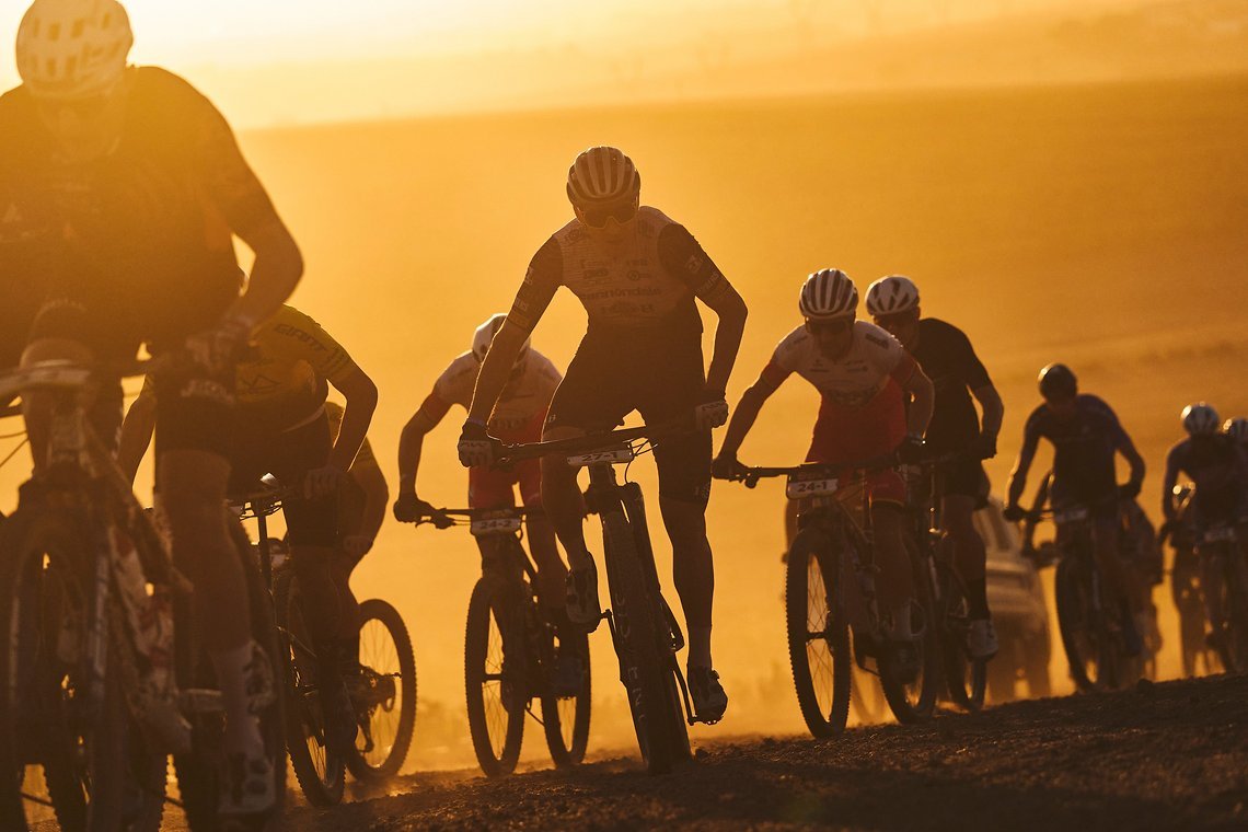 UCI MEN during the Prologue of the 2025 Absa Cape Epic Mountain Bike stage race held at Meerendal Wine Estate, Cape Town, South Africa on the 16th March 2025. Photo by Michael Chiaretta/Cape Epic
PLEASE ENSURE THE APPROPRIATE CREDIT IS GIVEN TO THE P