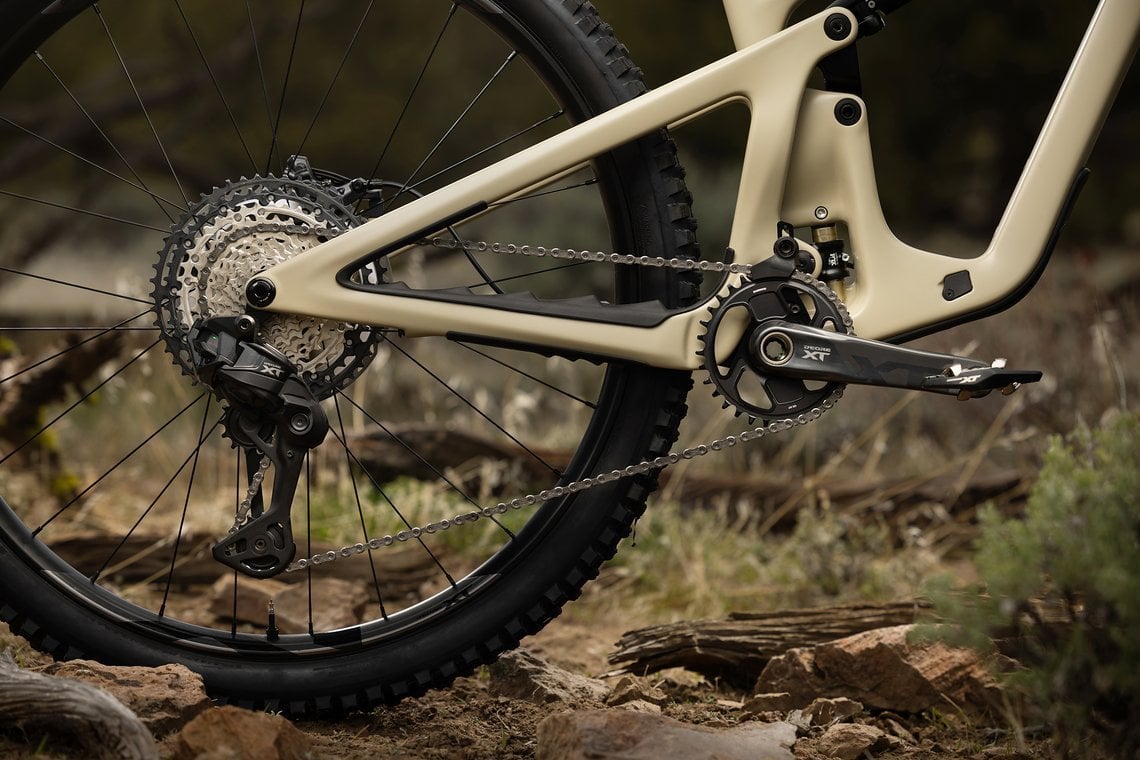 Shimano präsentiert die neue DEORE XT M8200 Di2, die nun erstmals vollständig kabellos ist.