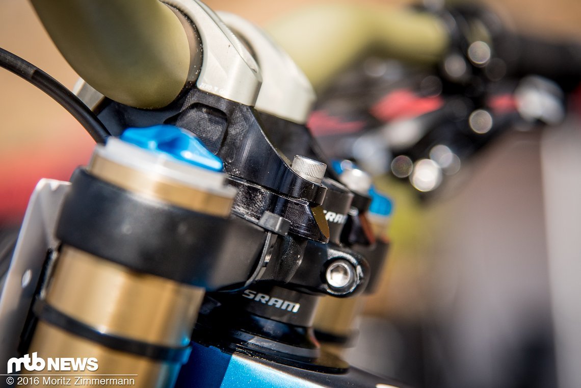 Ein 5 mm dicker Spacer unter dem Vorbau bringt den Lenker weiter nach oben