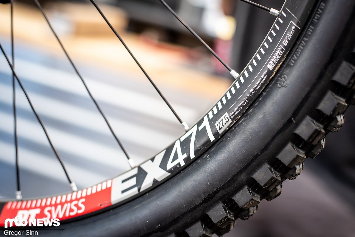 Auch in Andorra ist der Brite auf einem Mullet-Bike mit 29" Vorderrad und 27,5" Hinterrad unterwegs.