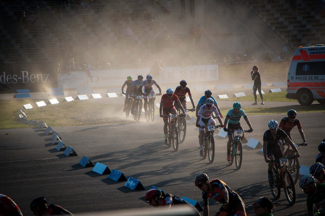 Die 40 schnellsten MTB-Profis auf einem kurzen Rundkurs und eine Renndauer von 20 Minuten machen die 2018 im Weltcup eingeführte Short Track-Disziplin zu einer wahnsinnig spannenden Angelegenheit