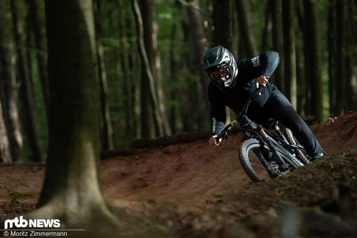 Der Rampage Pro Carbon MIPS ist prädestiniert für den Bike Park- und Downhill-Einsatz