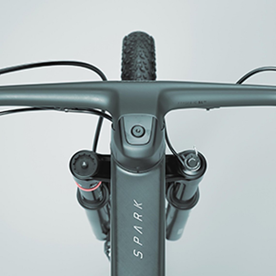 Mit der semi-intergrierten Zugverlegung soll das Cockpit wesentlich aufgeräumter sein.