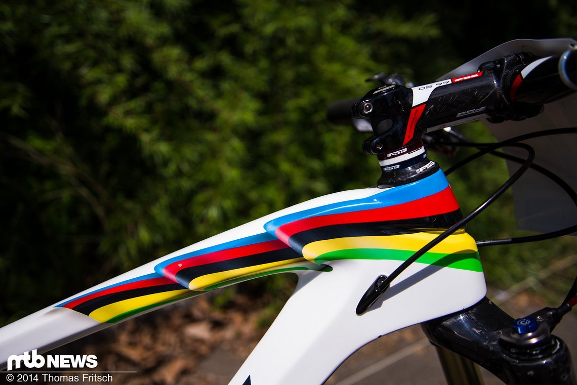 Weltmeisterstreifen am Bike von Julie Bresset.