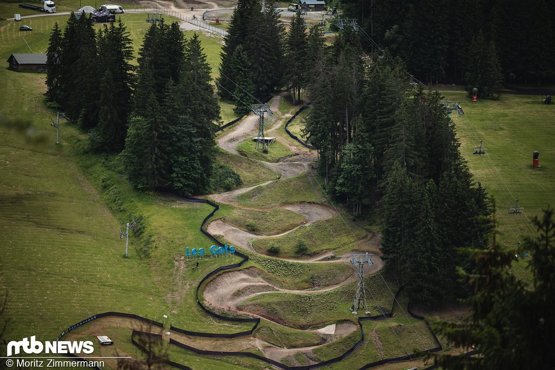 Auf dem gegenüberliegenden Hang findet am Sonntag der XC World Cup statt
