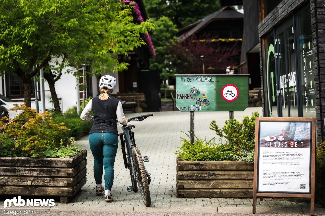 Wo Mountainbiker so willkommen sind, halten wir uns natürlich an die Regeln.