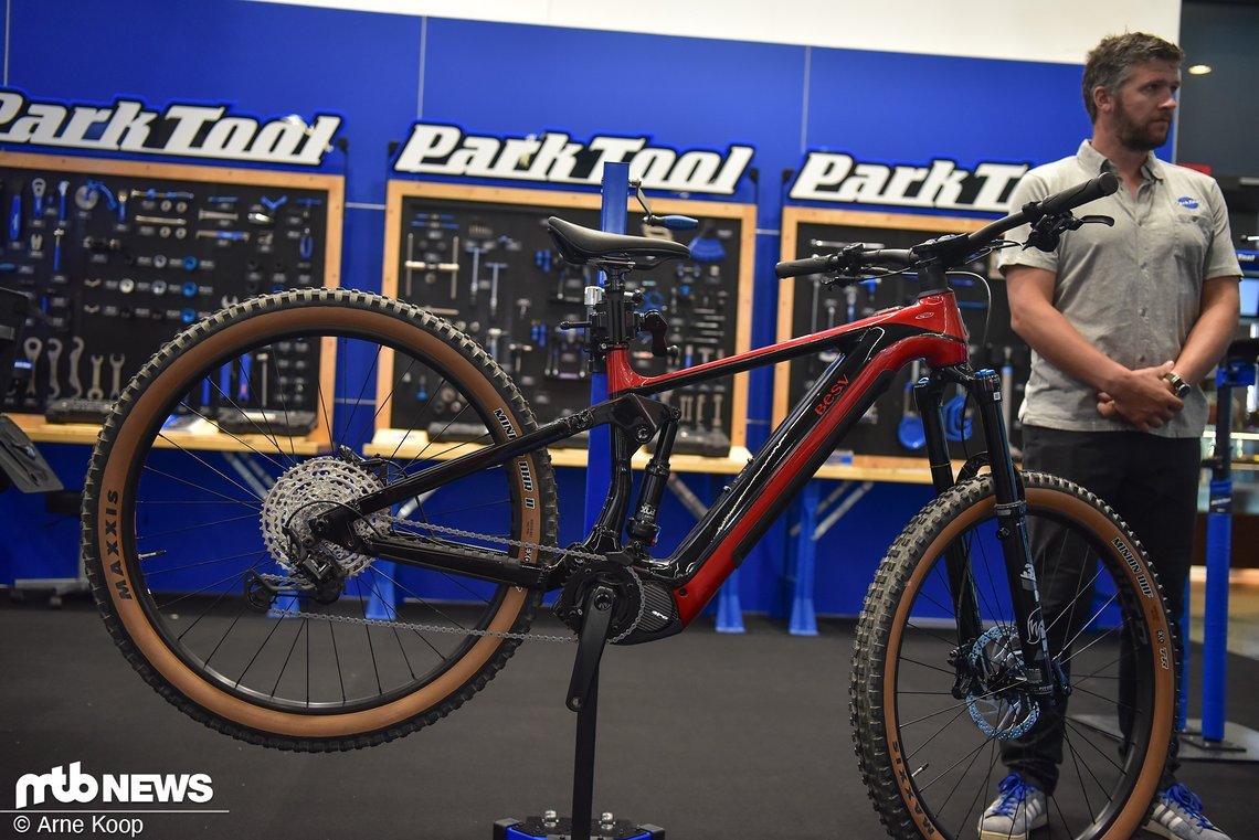 Park Tool stellt den neuen PRS 30 Montageständer vor, der auch schwere Räder mit bis zu 54 kg heben kann.