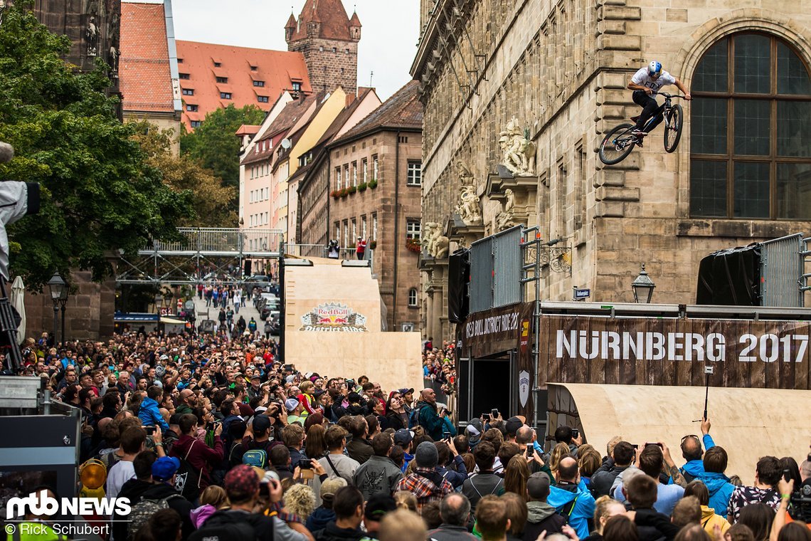 Anthony Messere übersprang im Tech District das letzte Hindernis komplett und meisterte dieses Manöver sogar mit einem Barspin
