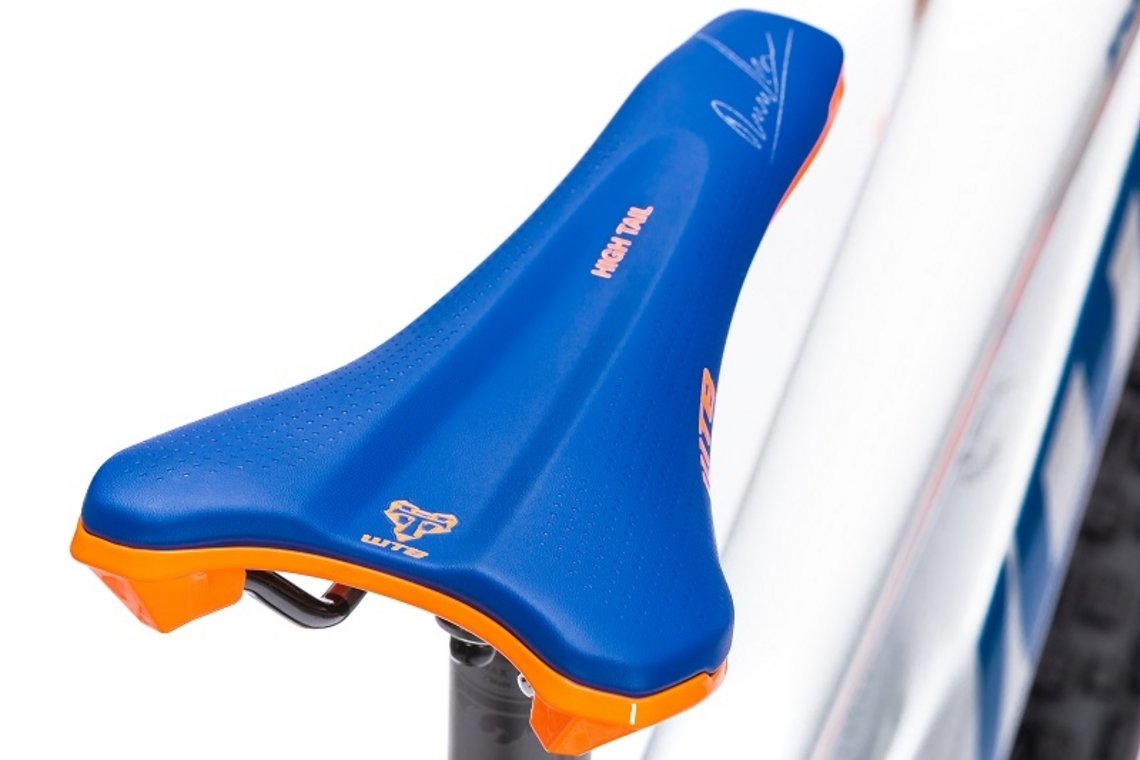Pivot-Phoenix-BK-40