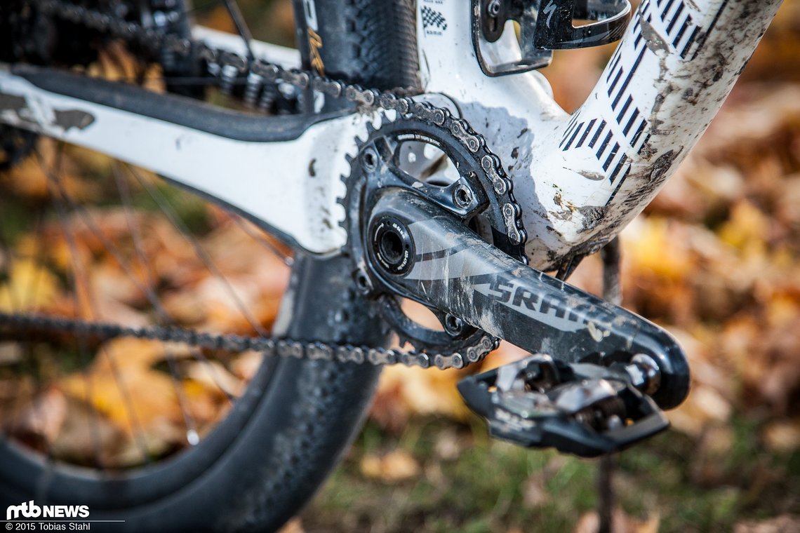 An der SRAM Kurbel sind wie üblich Abplatzer und Kratzer zu sehen