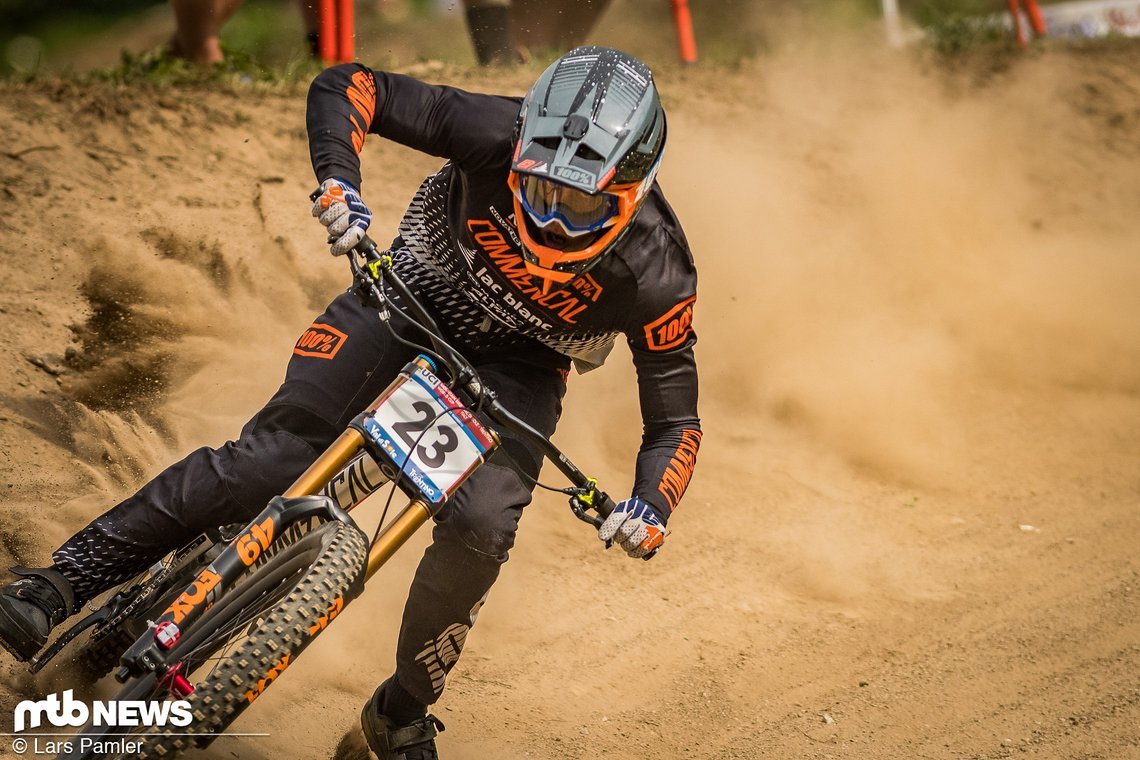 Fuß raus in der legendären Sam Hill-Kurve …