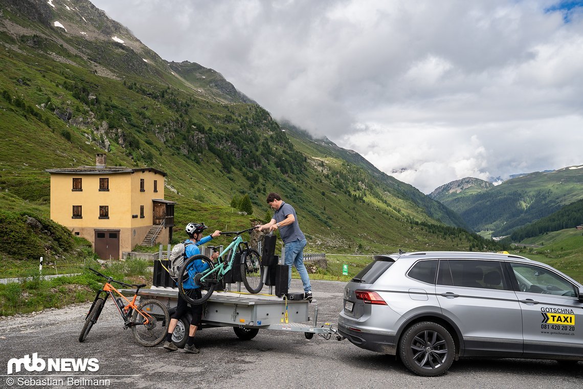 Der erste Tag beginnt mit einer Shuttle-Fahrt zum Start des Tschuggen Trails