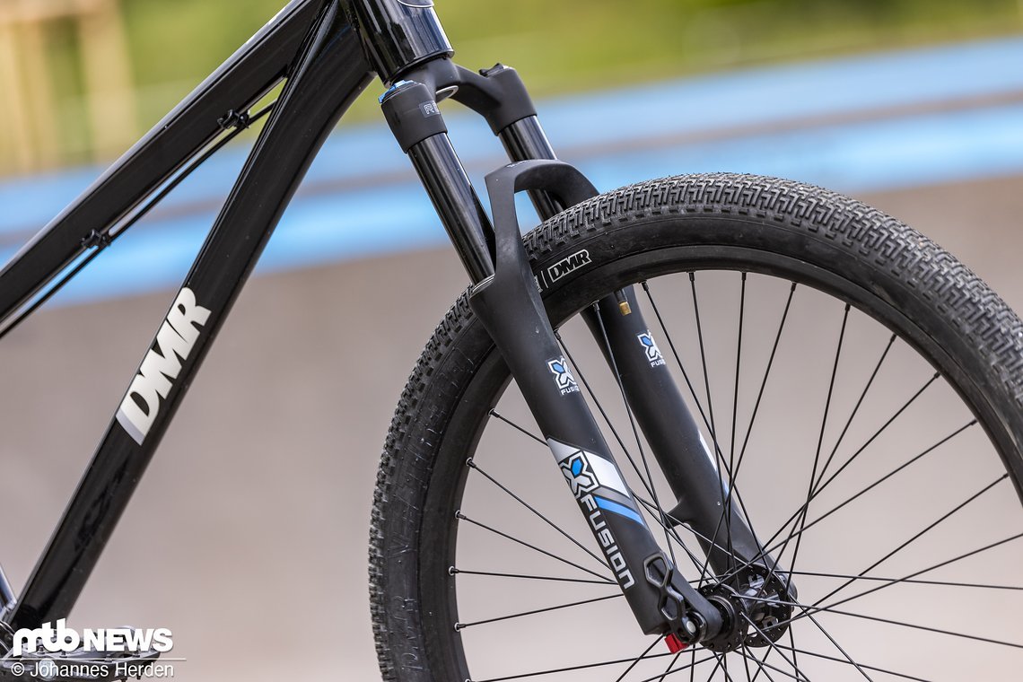 Gefedert wird mit einer X-Fusion Slant RC mit 100 mm Federweg