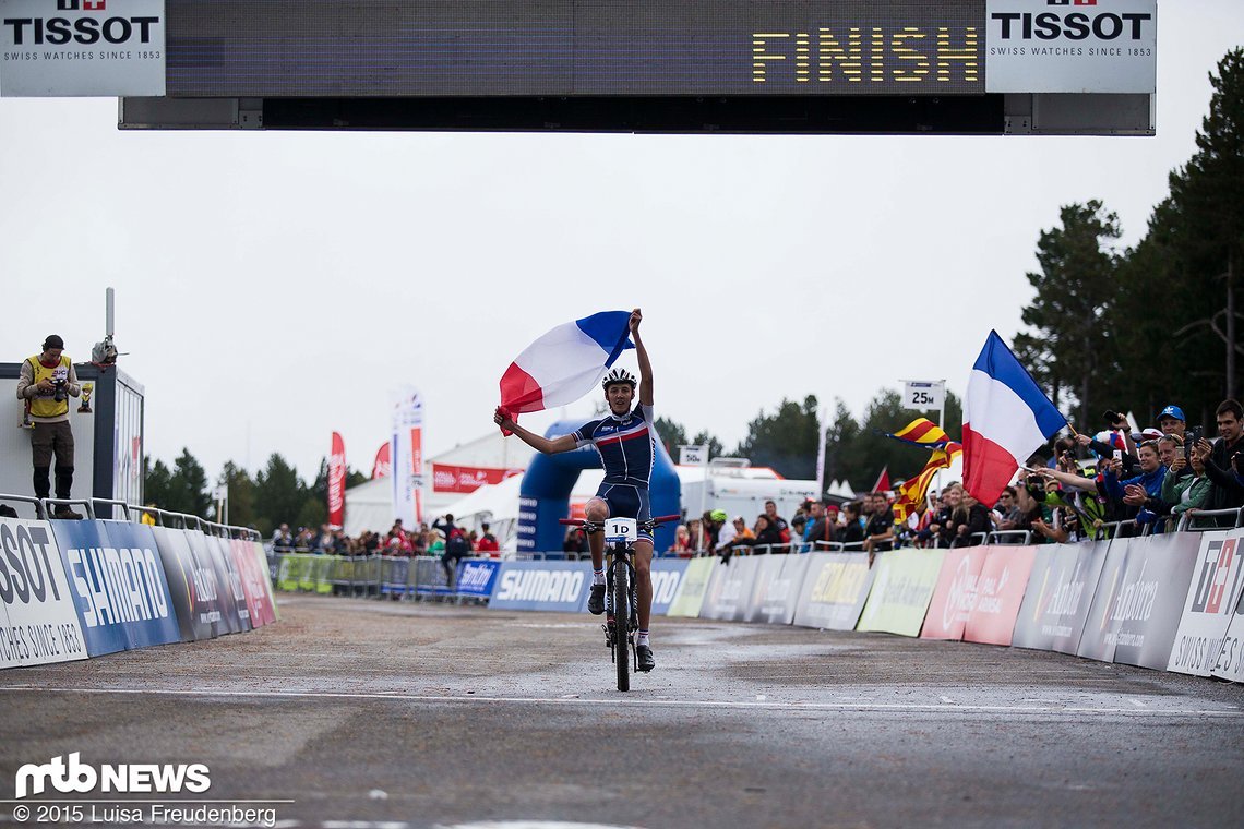 ... beginnen die anderen schon zu feiern. Hochverdientes Gold für Frankreich.