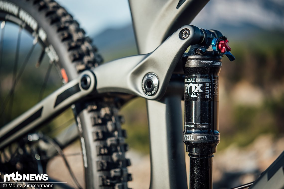 Der Fox Float DPS-Performance Elite-Dämpfer kontrolliert 120 mm Federweg.