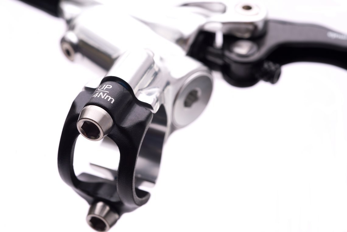 Cura X details white background-7