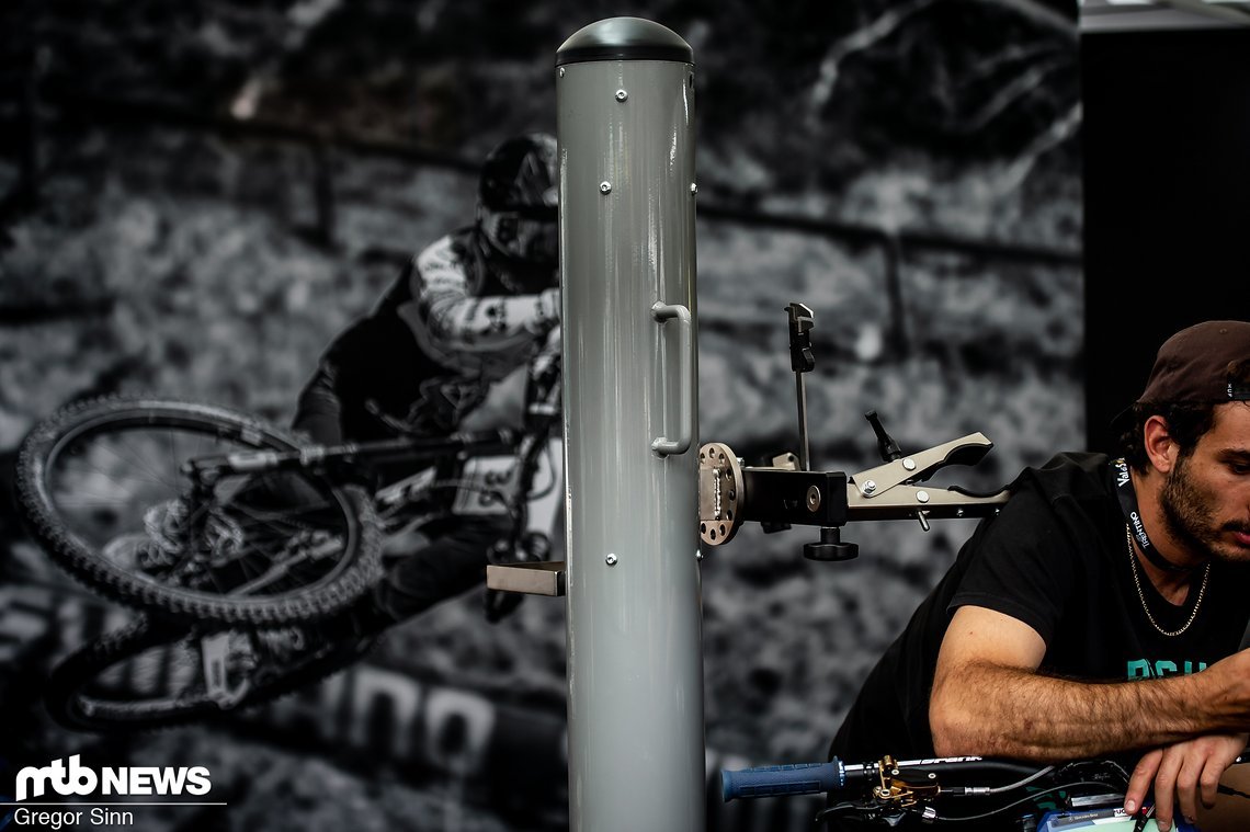 Die Zeiten ultra leichter Downhill-Bikes sind vorbei