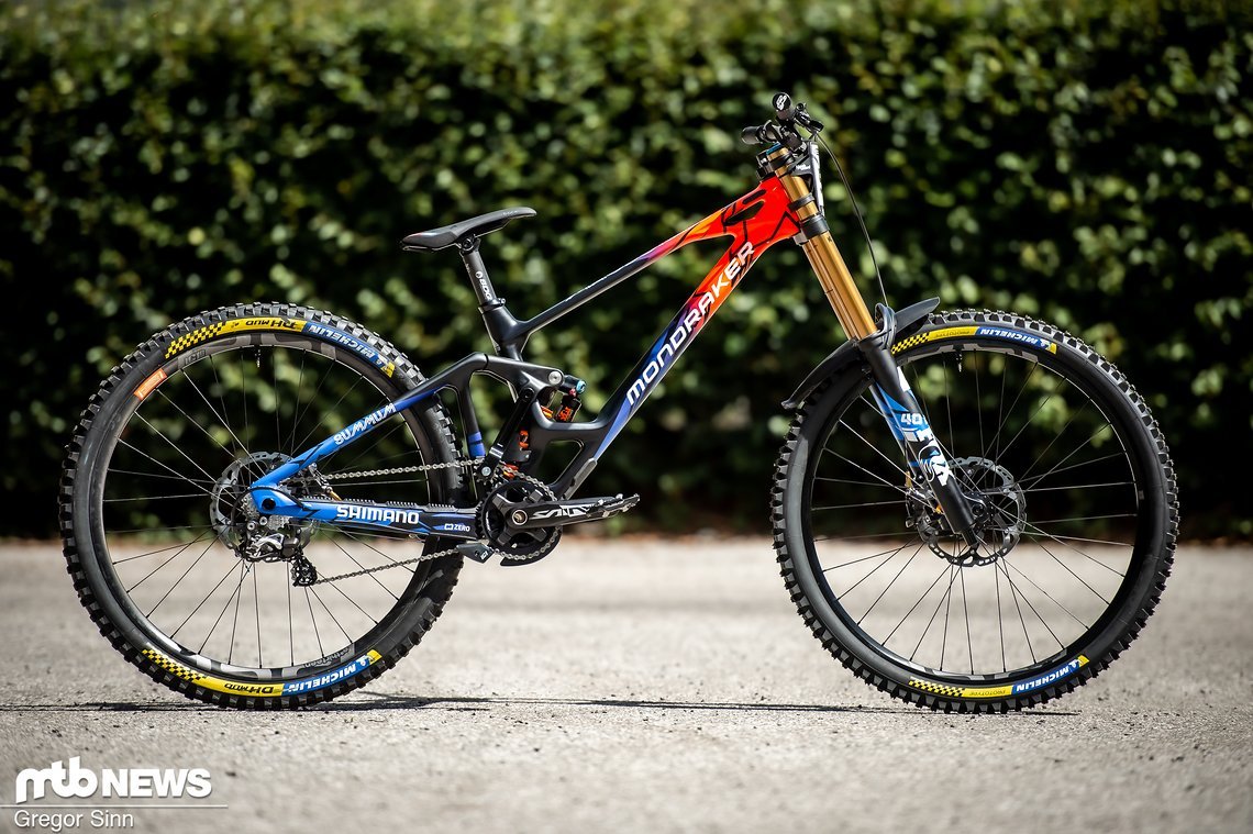 Das Mondraker Summum von Brook Macdonald weiß aufzufallen.