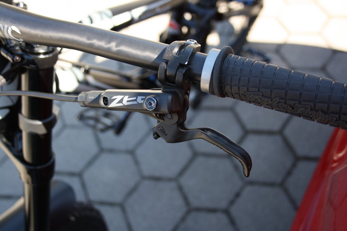 Shimano Zee Bremse mit selfmade Einstellrädchen für die Hebelweite