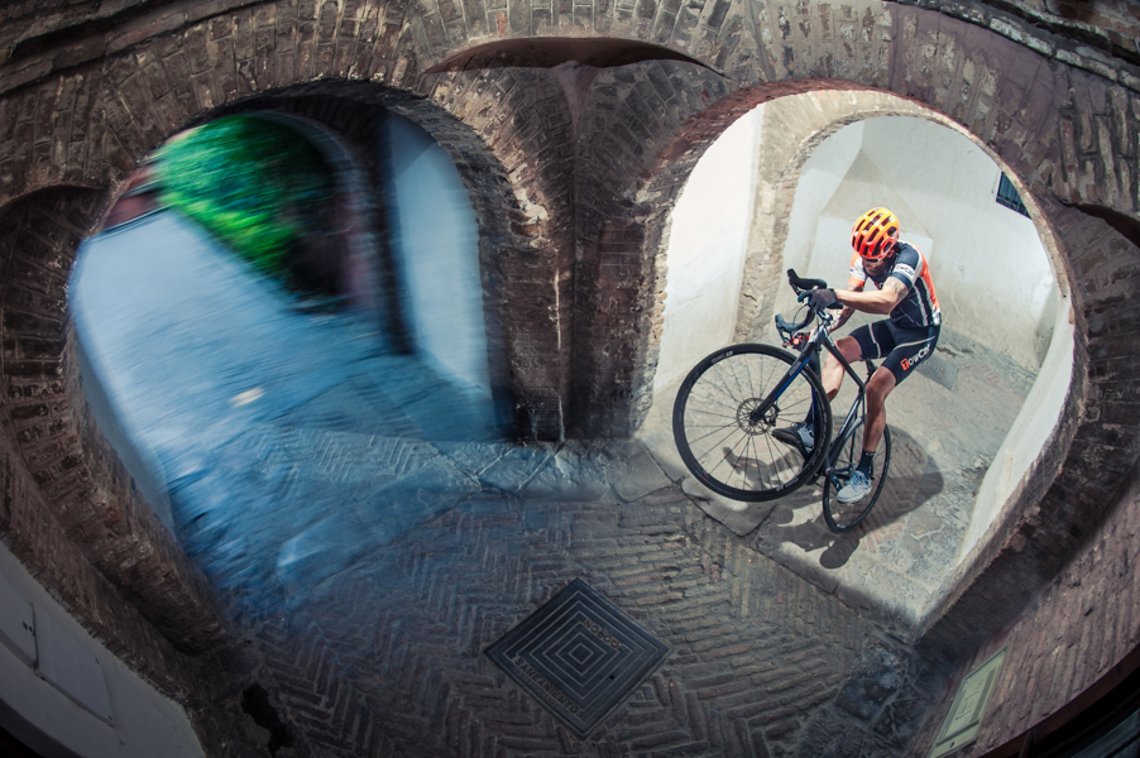 Im Wheelie durch die Stadt