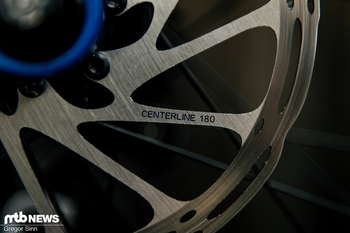 Eine 180 mm Bremsscheibe an einem 29"-Downhill-Bike?