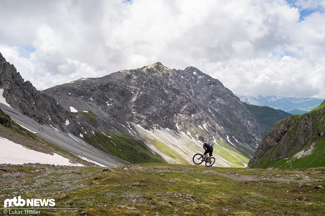 Auf dem Hauptertäli-Felsenweg erwartet uns grandioses Panorama