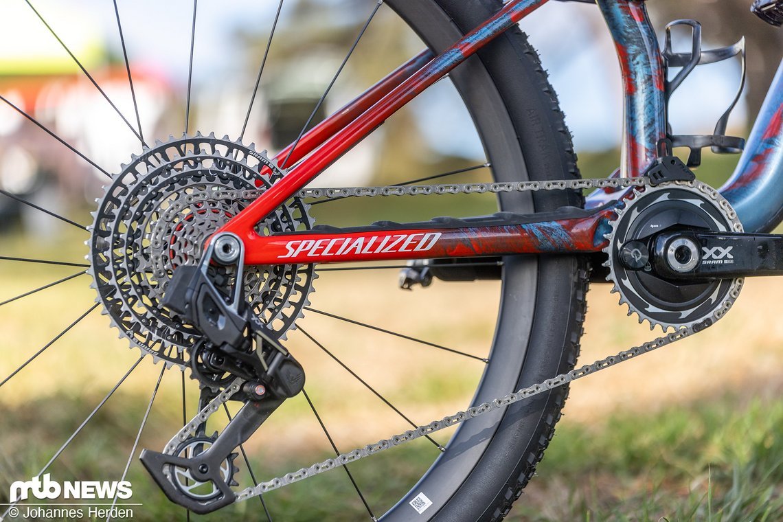 Geschaltet wird via SRAM Transmission, mit dabei ist ein Quarq-Powermeter.