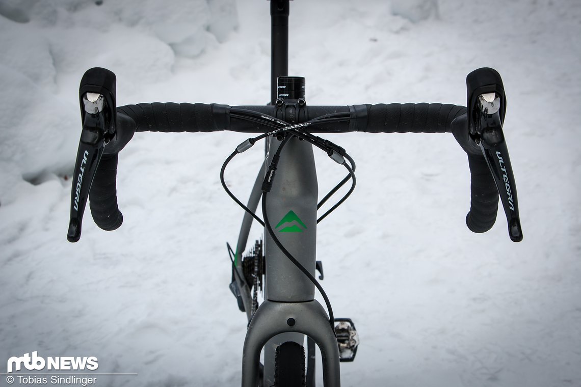 Der Lenker beim Gravelbike ist im Bereich des Unterlenkers leicht nach außen geneigt