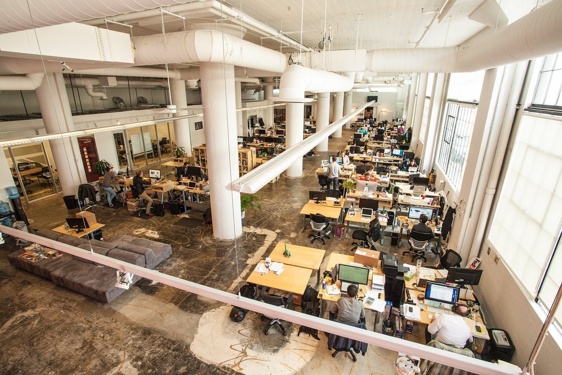 Schön hell: mitten in San Francisco ist STRAVA in einen Loft untergebracht