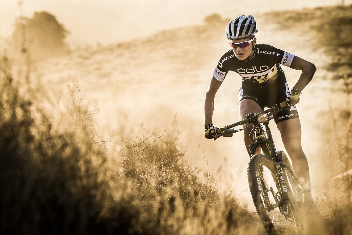 Jenny hat sich intensiv auf die Saison vorbereitet und profitiert dabei auch von ihrem extrem starken Team-Kollegen Nino Schurter