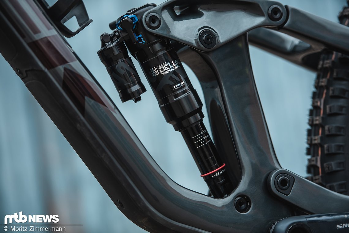 Rundum verbessert hat sich der RockShox Super Deluxe Thru Shaft-Dämpfer gezeigt