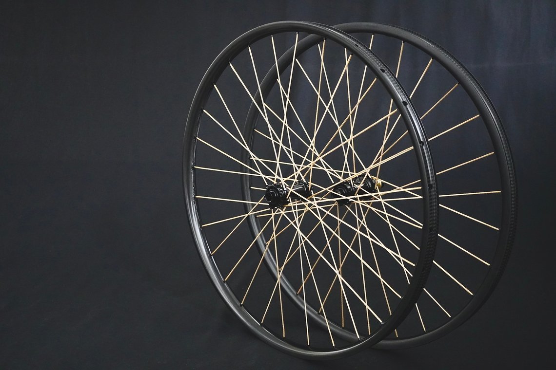 Bei den Felgen hat man die Wahl zwischen verschiedenen Carbon- und Aluminium-Produkten von Newmen, Duke und Bike Ahead