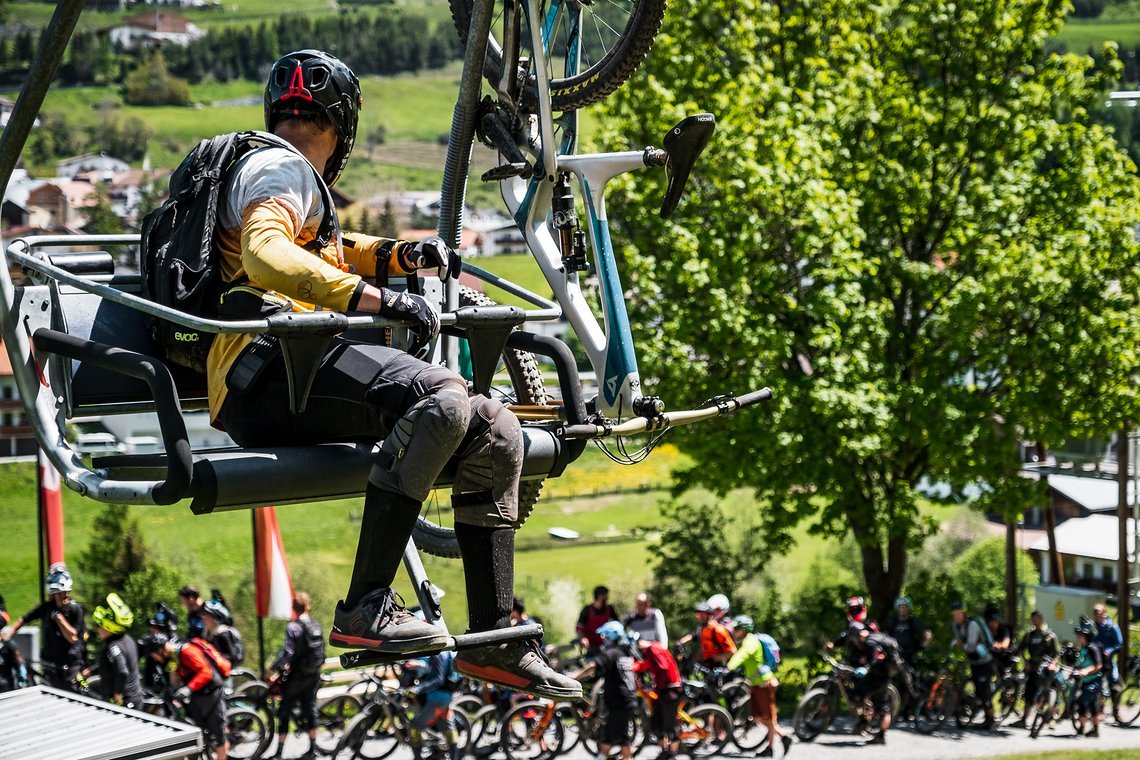Mit dem Lift gehts entspannt zum Traileinstieg.