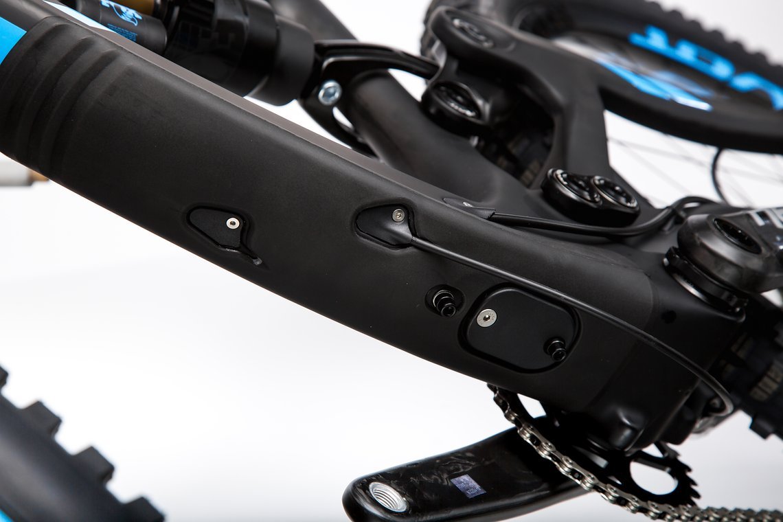Interne Zugführung und Di2 Vollintegration sind am Firebird möglich.