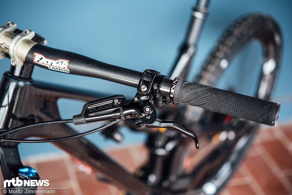 SRAM Guide RSC-Bremsen mit 180 mm-Schreiben sorgen für die Verzögerung.