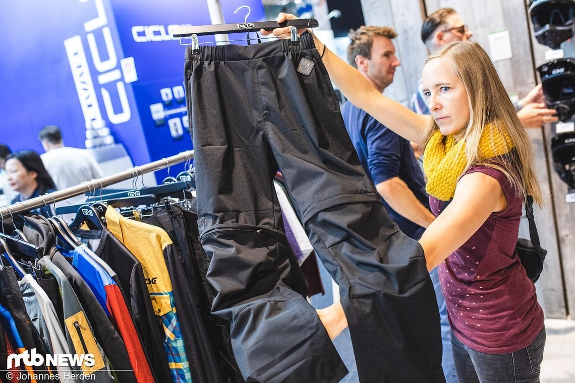 Ebenfalls für schlechtes Wetter: Die Regen-Überhose „Drop Rain Pants“