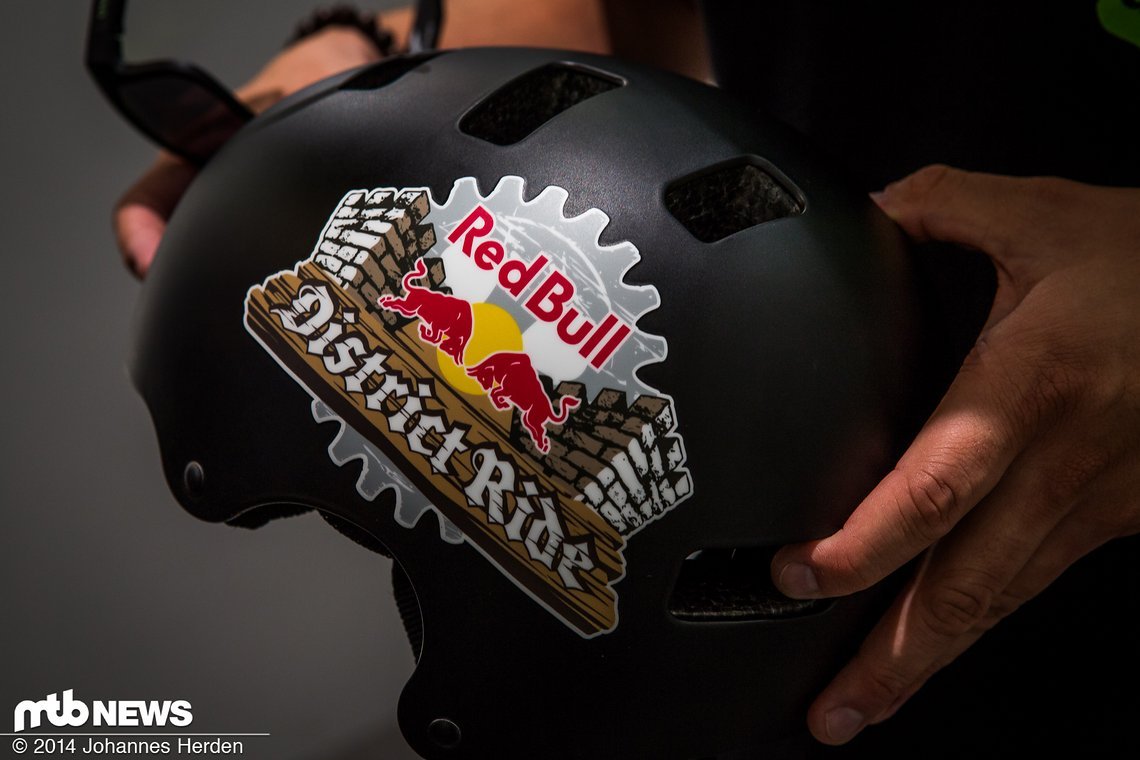 Zu gewinnen: Ein exklusives Red Bull District Ride Package, das auf 30 Stück limitiert ist.