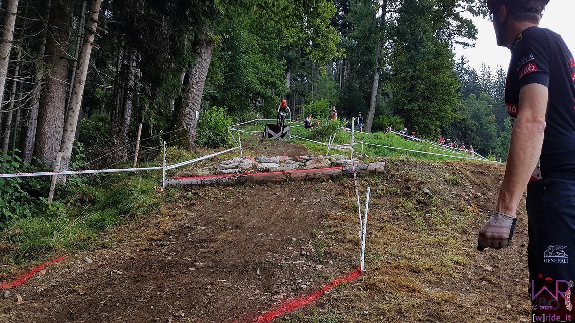 Training der XC Fahrer - Drop auf Red Line von unten