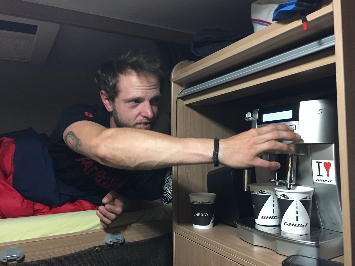 Der ersten Kaffee wird noch im Bett genossen
