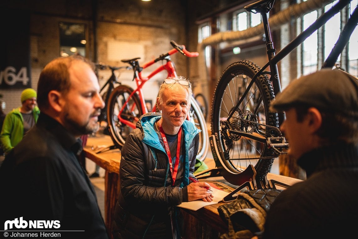 Am nächsten Vormittag bestand für das Team von MTB-News und Rennrad-News die Gelegenheit, sich in ausführlichen Gesprächen mit jedem einzelnen Hersteller näher zu beschäftigen.