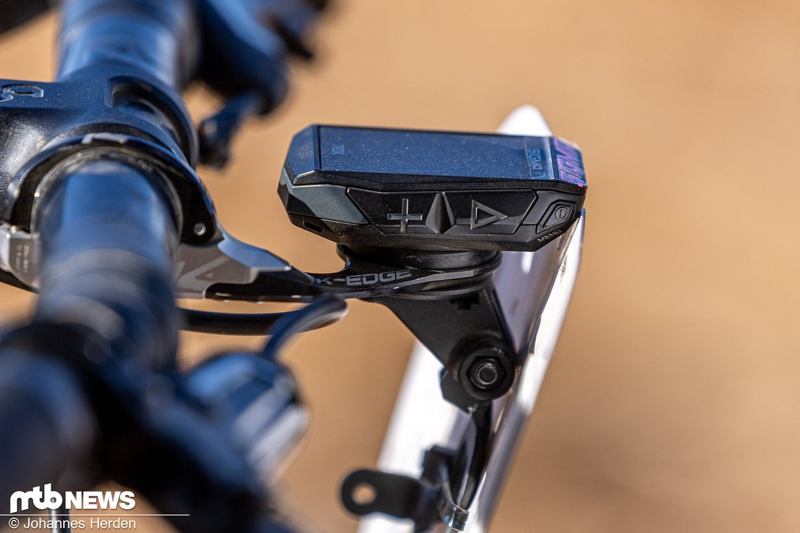 Der GPS-Computer ist windschnittig direkt vor dem Vorbau angebracht – via K-Edge-Halterung.
