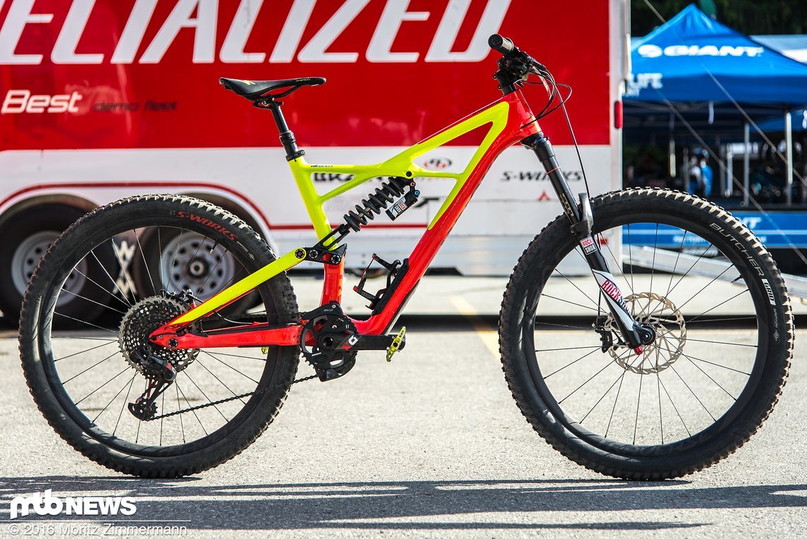 Jared Graves war in Whistler erstmals auf dem brandneuen 2017 Specialized Enduro unterwegs