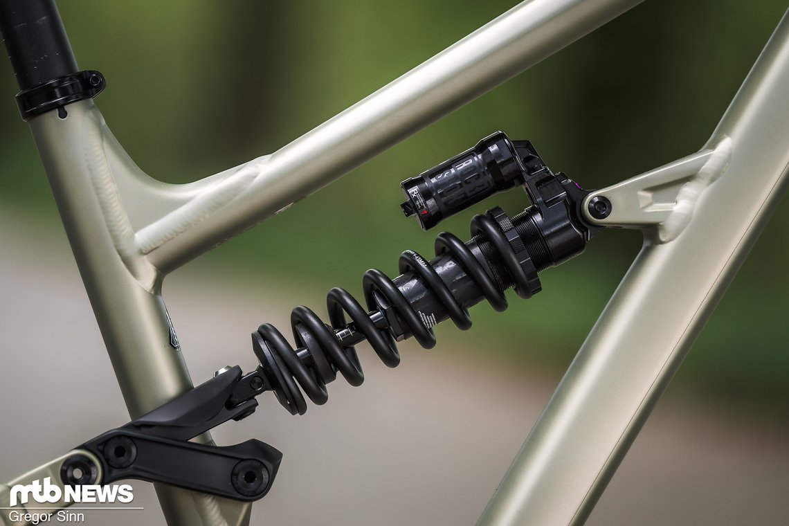 Der RockShox Super Deluxe Coil Select verfügt über einen einstellbaren Durchschlagschutz.