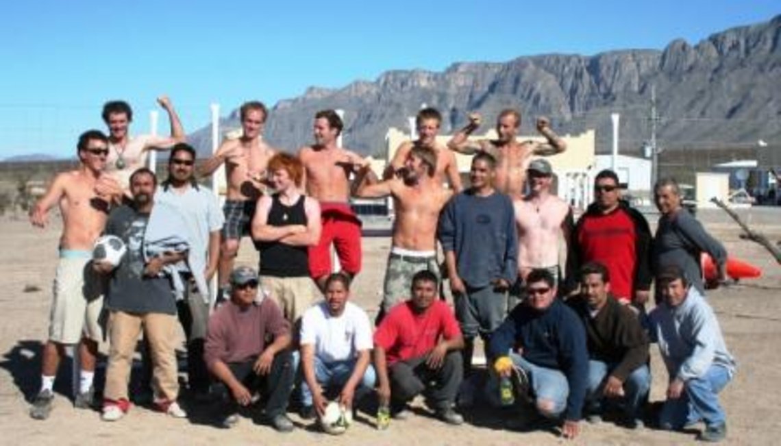 Trailbau-Crew in Mexico