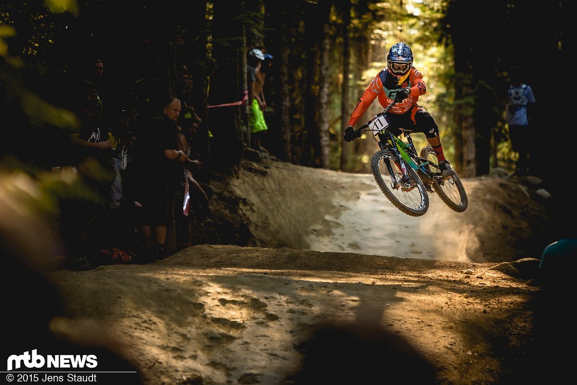 Stevie Smith überzeugt mit sauberer Fahrweise und trifft alle Landungen trotz hoher Geschwindigkeit perfekt